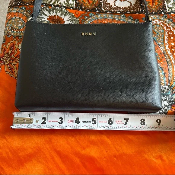 DKNY Black crossbody bag with adjustable strap 100%PVC - Picture 16 of 16